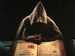 لماذا يطلب الساحر اسم الأم والسنة وتاريخ الميلاد