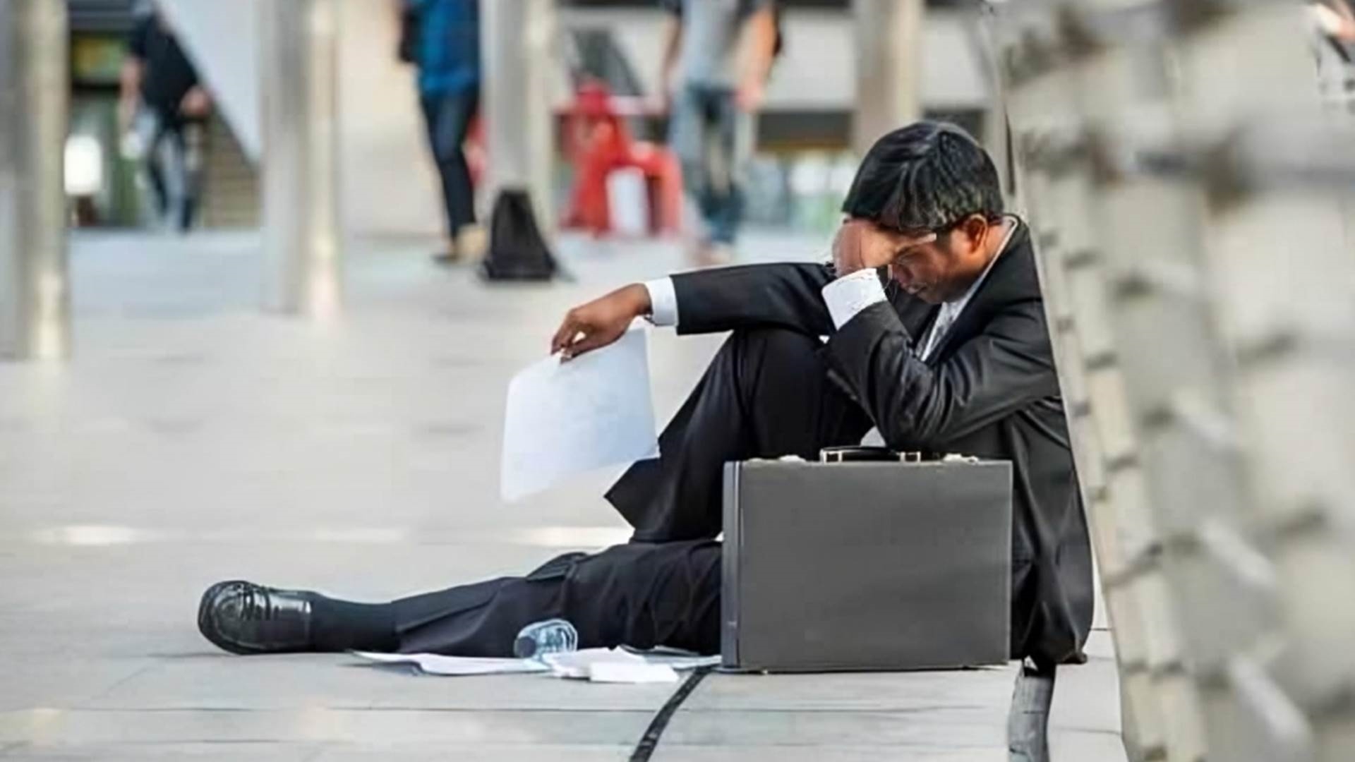 مقال عن البطالة يحتوي على مقدمة وعرض وخاتمة