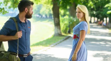 تفسير حلم رجل ينظر الي بإعجاب للعزباء