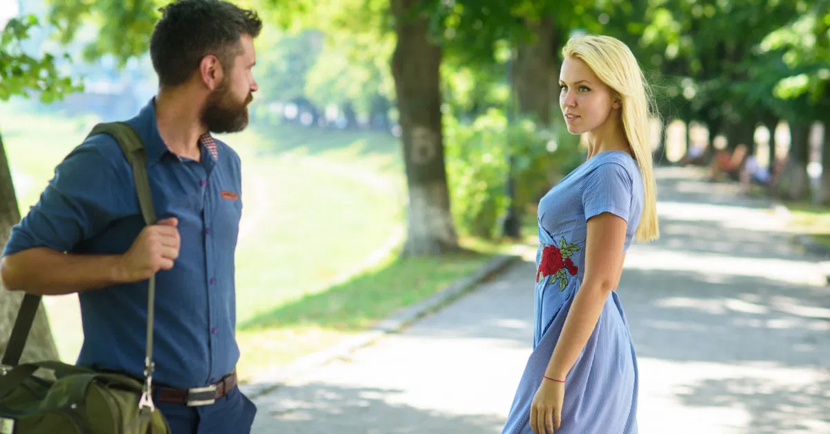 تفسير حلم رجل ينظر الي بإعجاب للعزباء