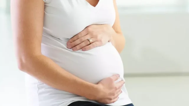 لماذا الشهر الثامن خمس أسابيع