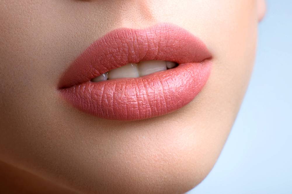 مراحل تقشير تاتو الشفايف