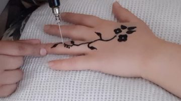 طريقة إزالة الحناء السوداء من اليد بسرعة