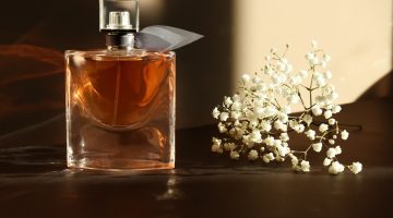 تفسير حلم العطر لونه وردي