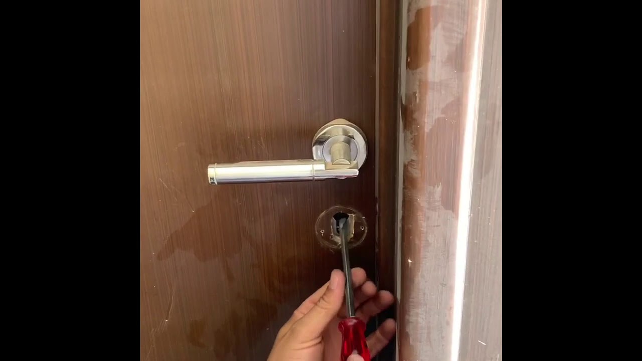 طريقة فتح قفل الباب الألومنيوم