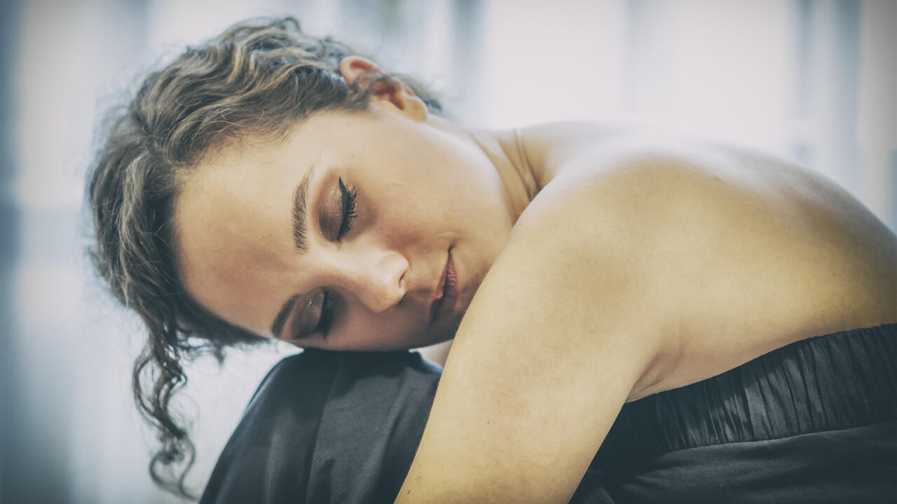 تفسير حلم ضرب الميت للحي بالعصا