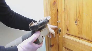 تفسير حلم قفل الباب من الخوف