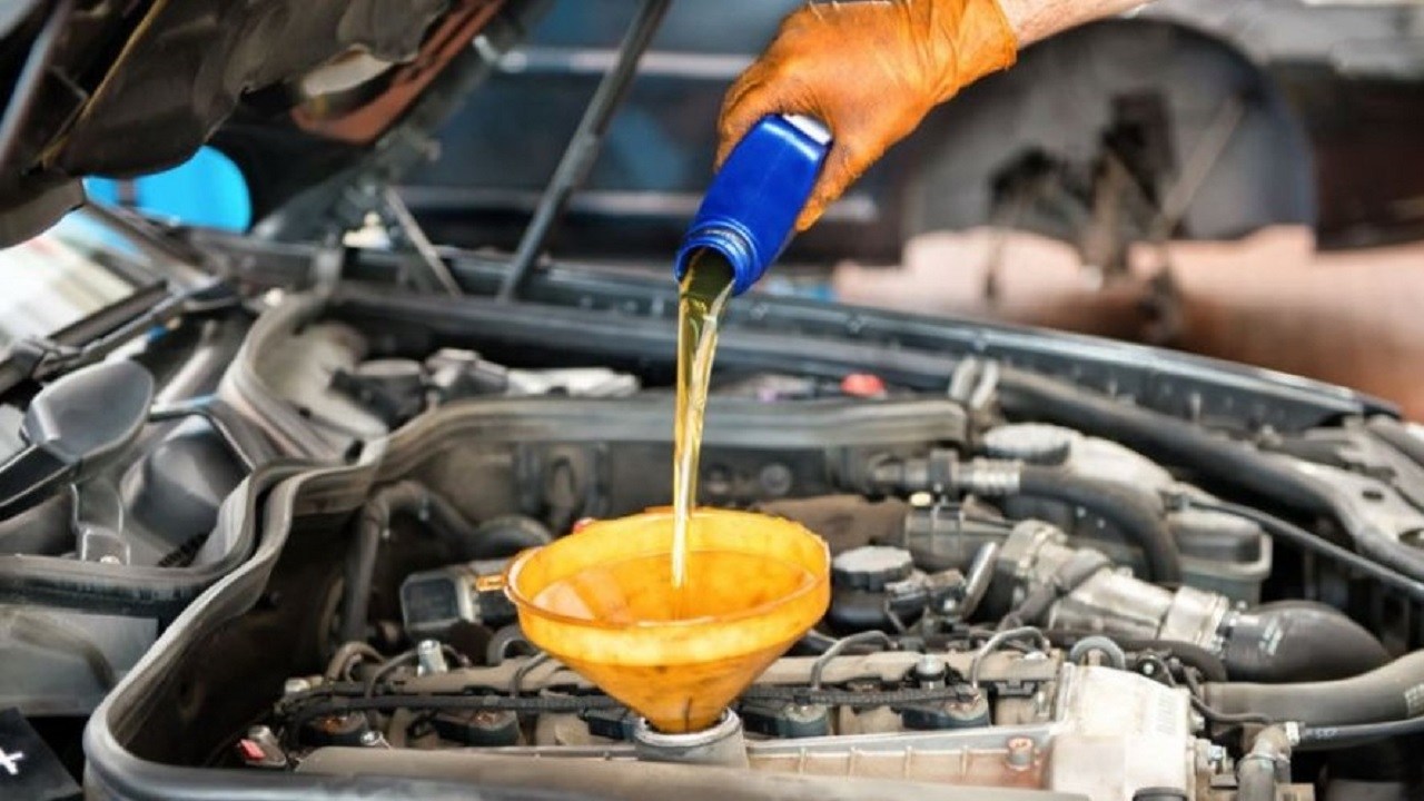 متى يتم تغيير زيت السيارة الجديدة