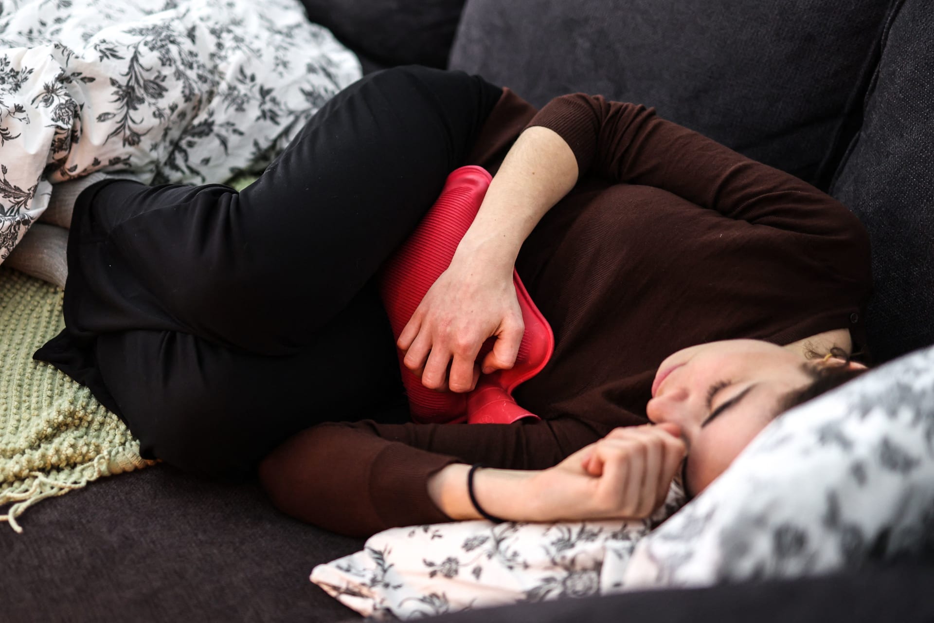 أسباب نزول كتل دم أثناء الدورة الشهرية