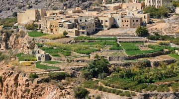 كم يبلغ ارتفاع الجبل الأخضر في عمان