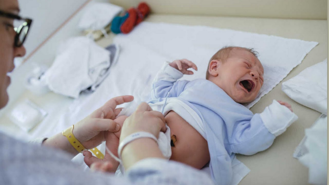 هل يبكي الطفل بعد الختان