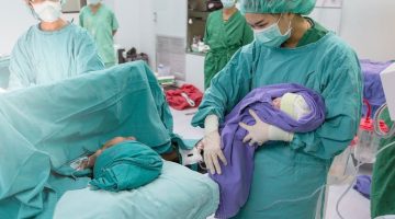 خروج دم من جرح العملية القيصرية