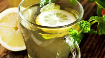 تجارب الماء الدافئ مع الليمون على الريق