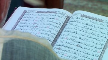 تفسير رؤية شخص ميت يقرأ القرآن في المنام