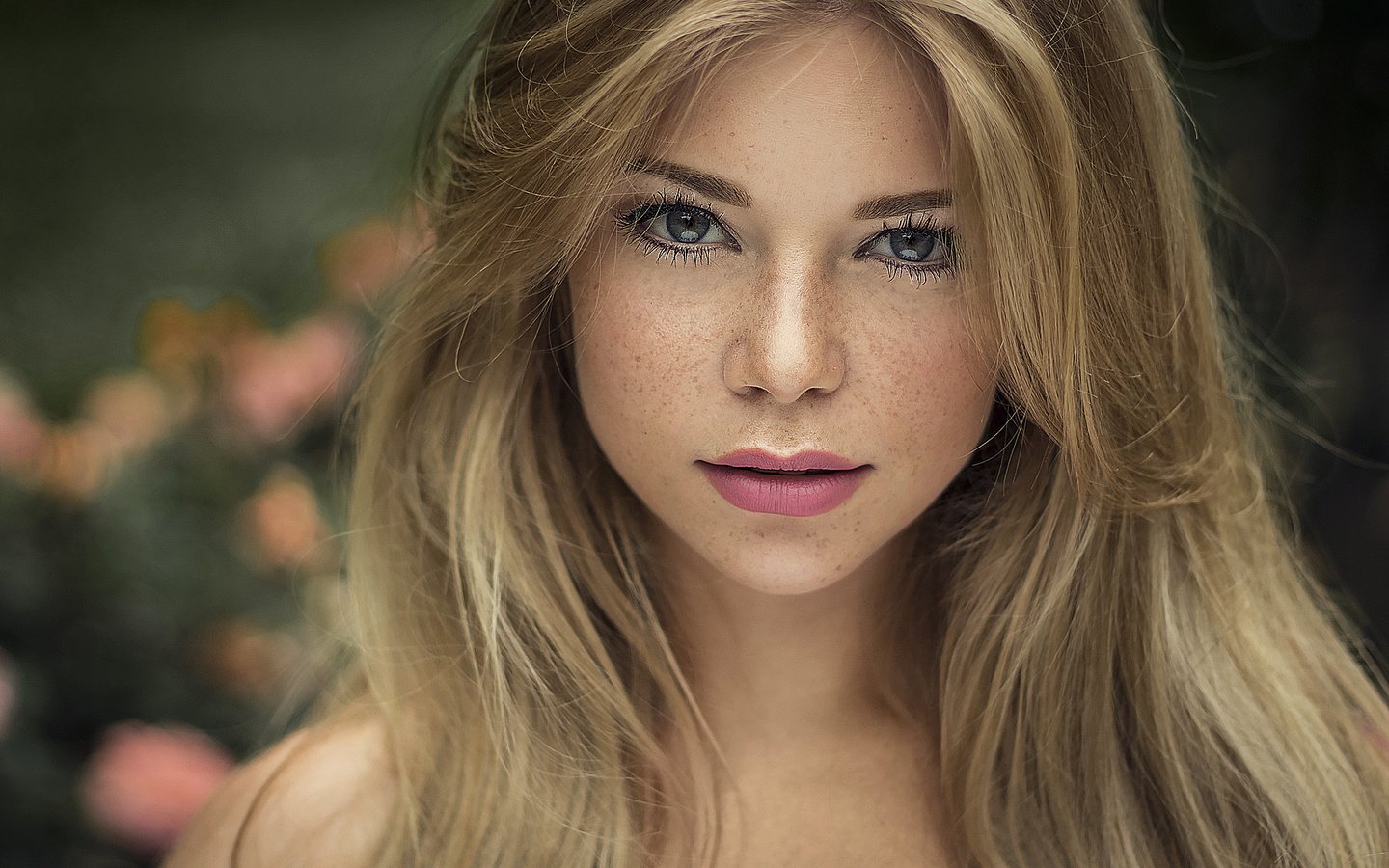 تفسير رؤية فتاة جميلة في المنام للرجل المتزوج