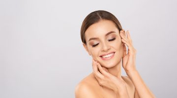 ما العلاقة بين كمية الماء التي نشربها وبين نضارة البشرة