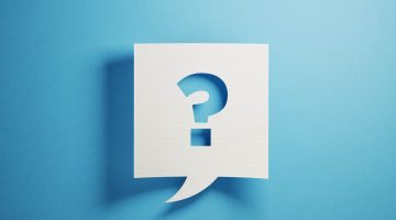 إذا أحد قال أمي تسلم عليك وش أرد