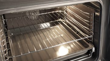 تنظيف الفرن من الدهون المحترقة