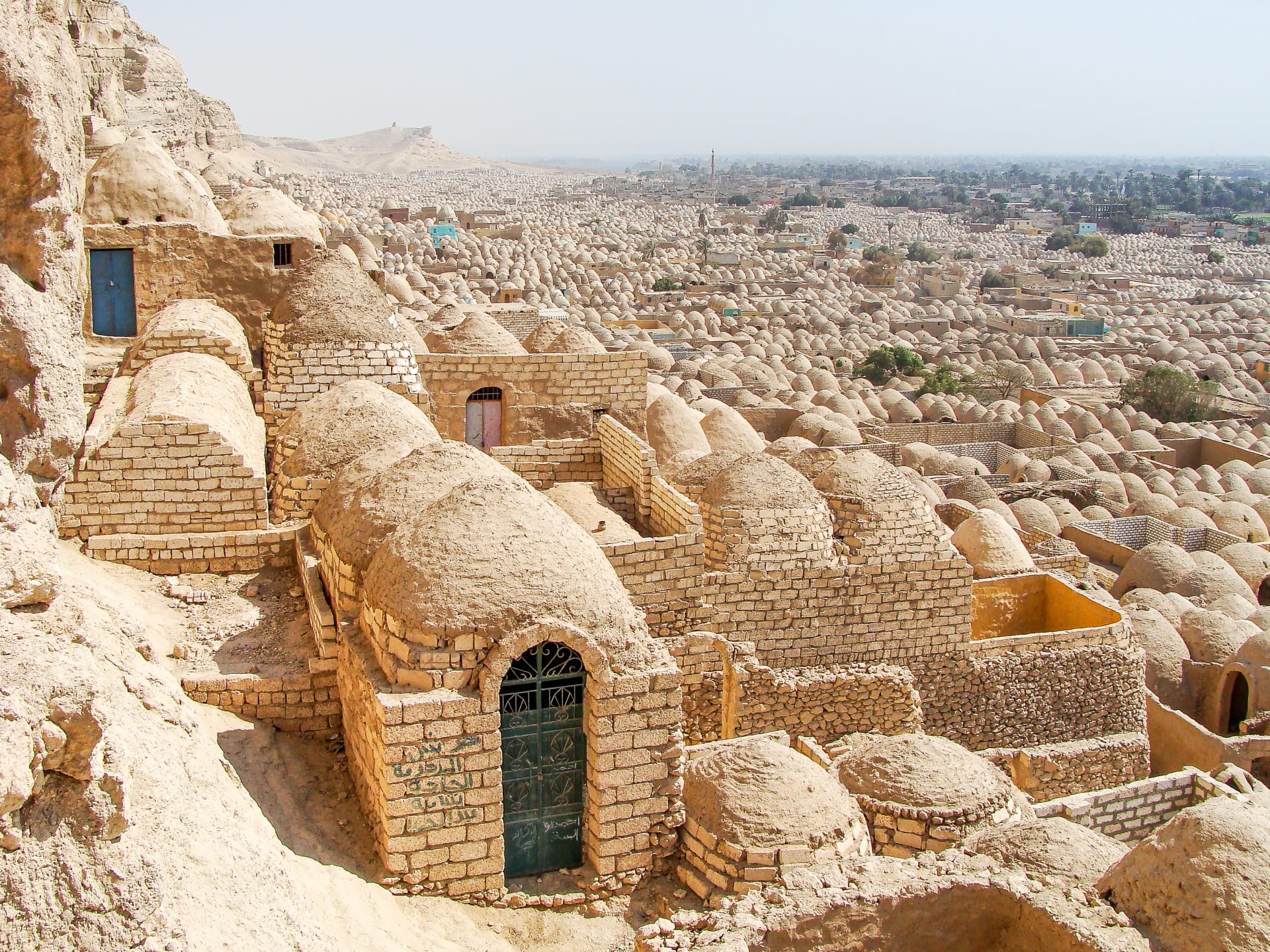 تفسير حلم بناء مقبرة في المنام