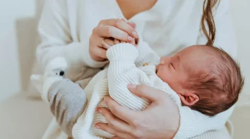 تفسير حلم الولادة للعزباء بدون زواج