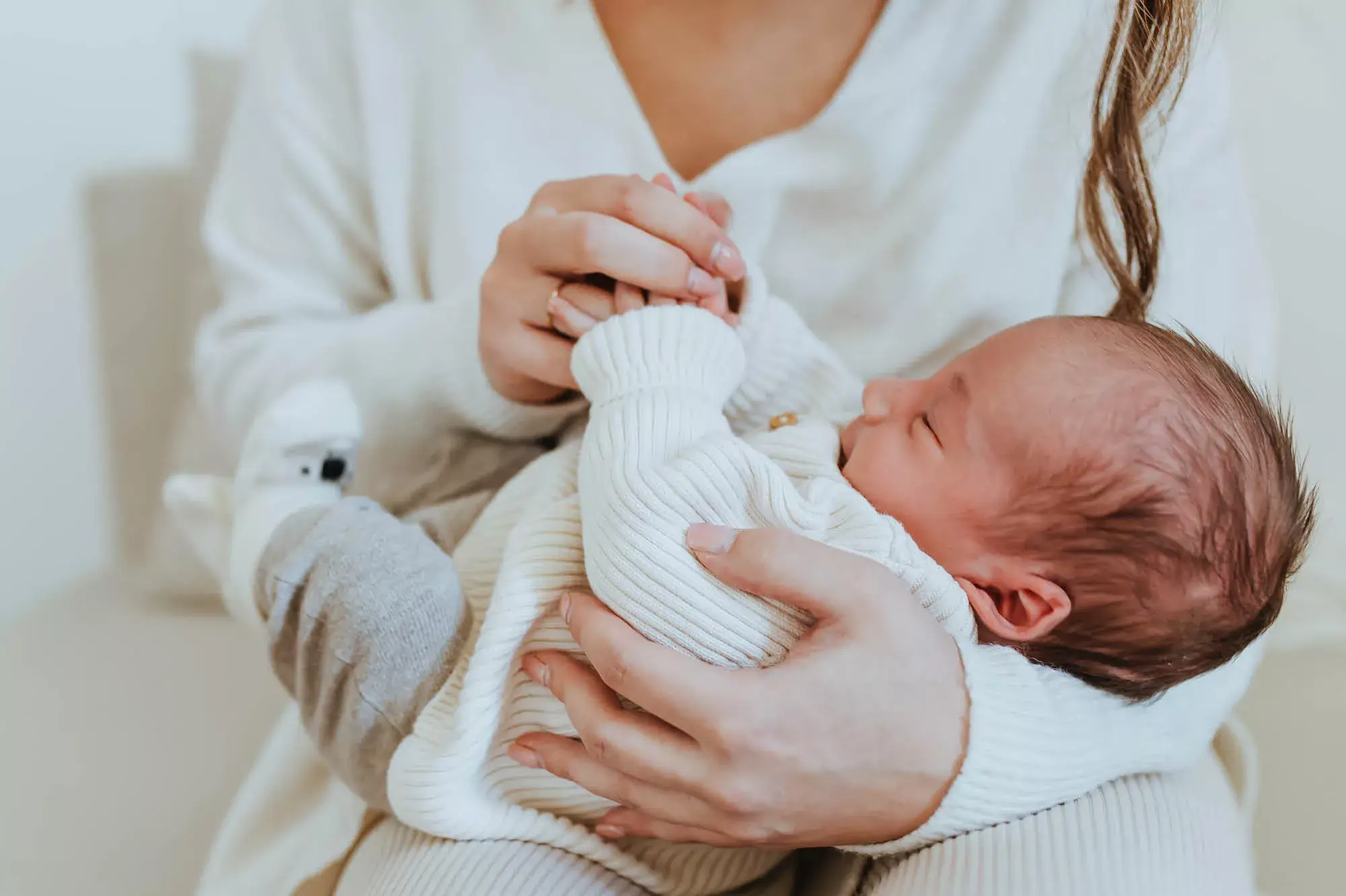 تفسير حلم الولادة للعزباء بدون زواج