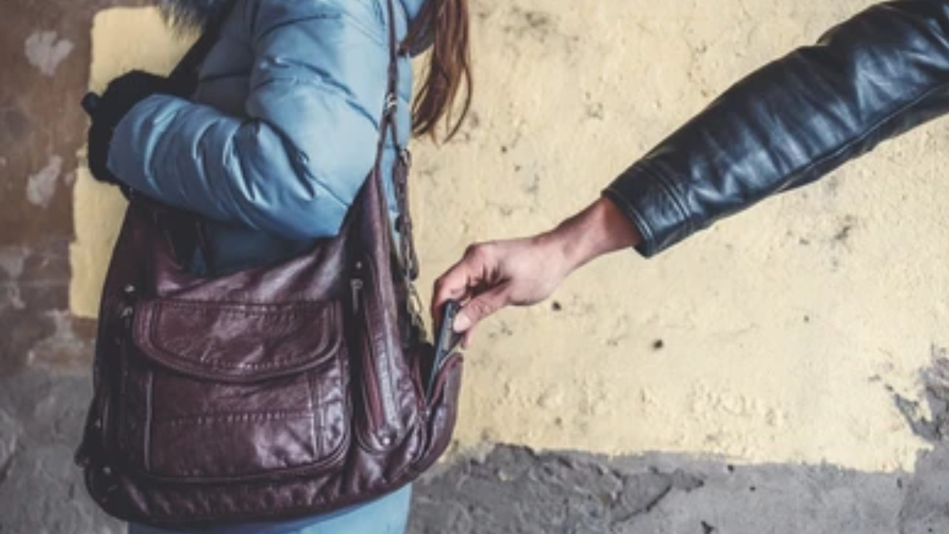 تفسير حلم سرقة الحلق في المنام