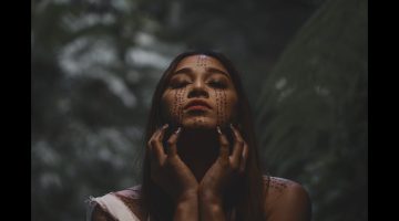 تفسير حلم امرأة ترش السحر