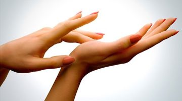 سبب نظر الرجل ليد المرأة