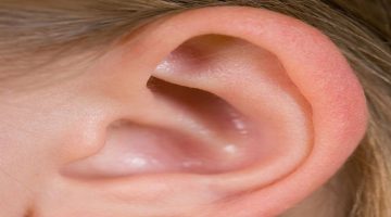 تفسير حلم خروج جسم غريب من الأذن 