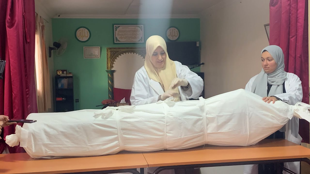 تفسير حلم الميت يقول ستلحقني