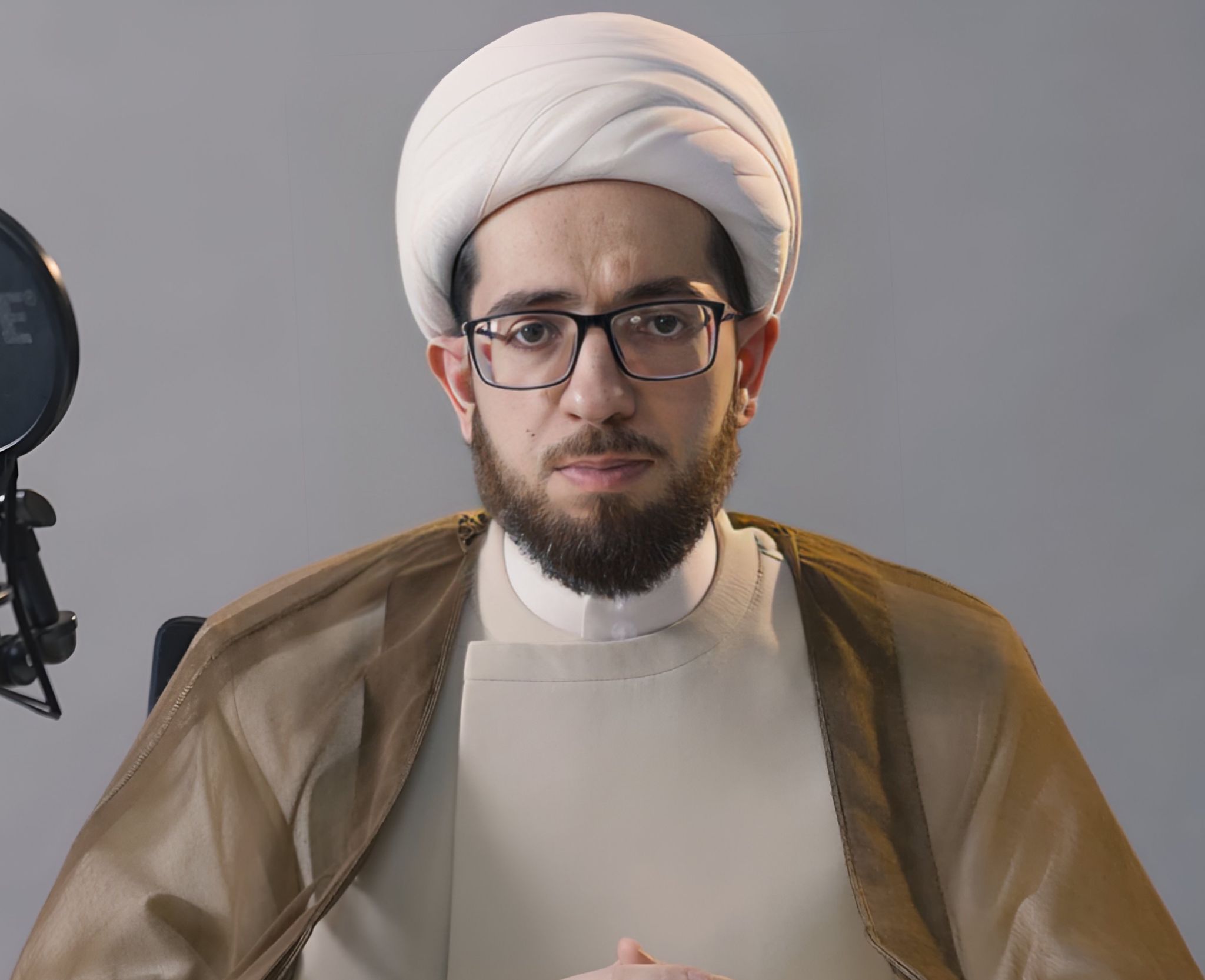 حكم جلوس المطلقة مع طليقها