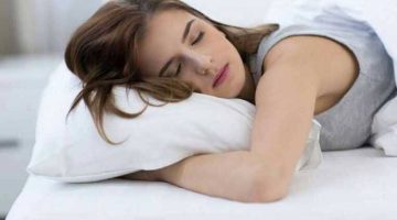 وضع المسكرة في المنام للعزباء