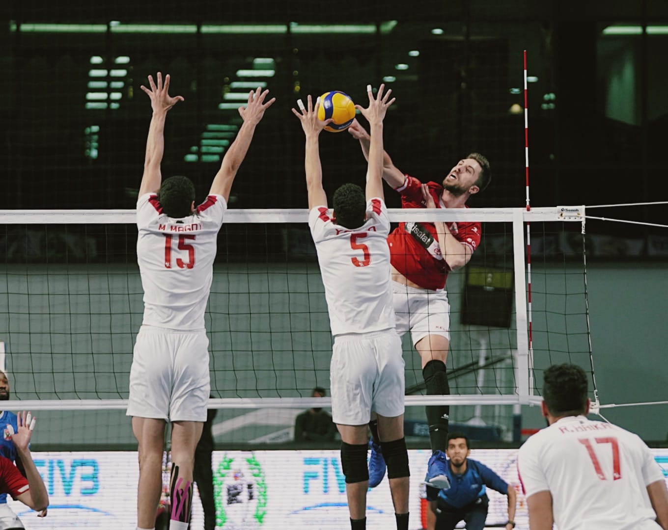 كم طول ملعب كرة الطائرة بالاقدام