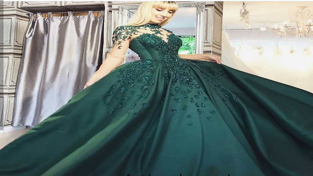 فستان أخضر غامق وش يناسبه جزمة