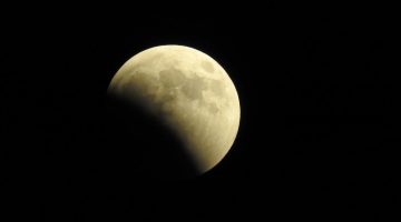 تفسير حلم القمر منور