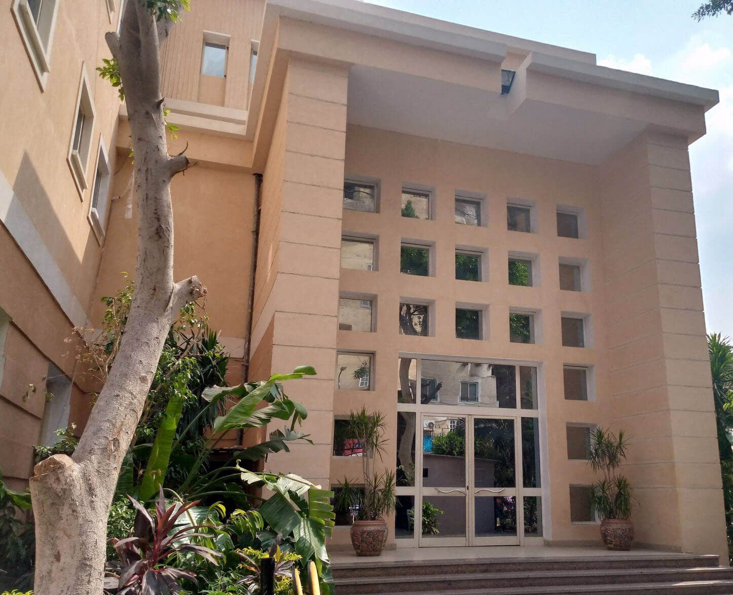 رواتب المعهد العالي للسياحة والضيافة في السعودية