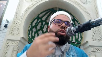 إذا مسحت بالمنديل يطلع دم هل أصلي